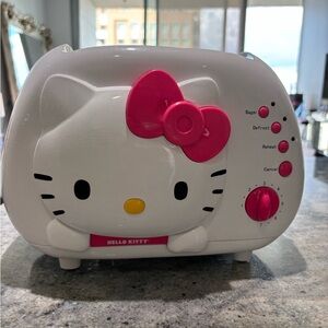 Hello Kitty Toaster with Pink Accents